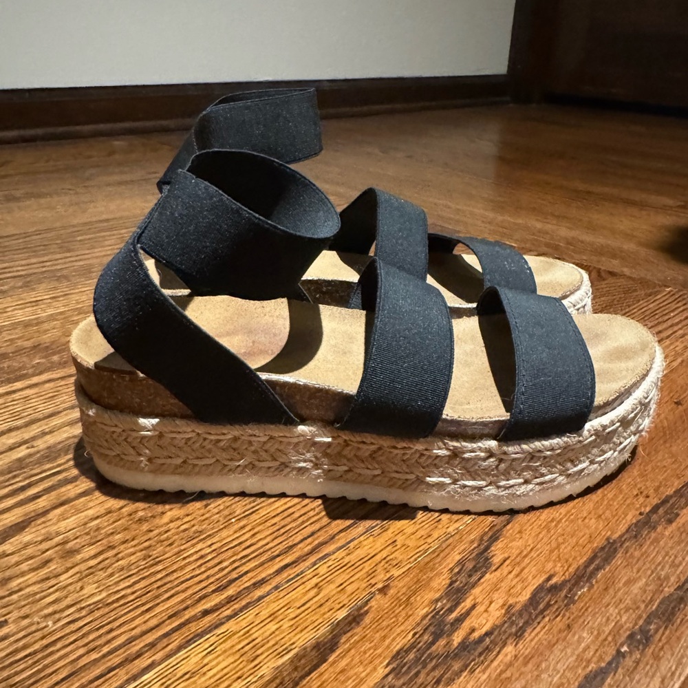 Steve Madden Black and Tan Platform Sandals